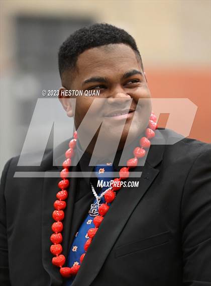 Thumbnail 3 in Mater Dei Signing Day photogallery.