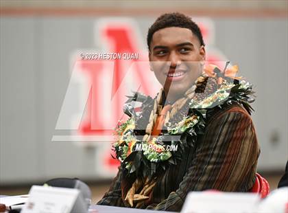 Thumbnail 1 in Mater Dei Signing Day photogallery.