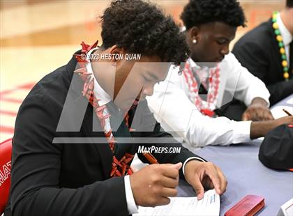 Thumbnail 2 in Mater Dei Signing Day photogallery.