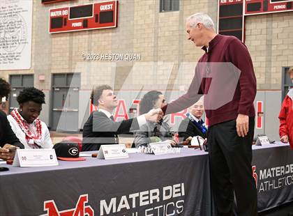 Thumbnail 2 in Mater Dei Signing Day photogallery.