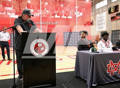 Thumbnail 1 in Mater Dei Signing Day photogallery.