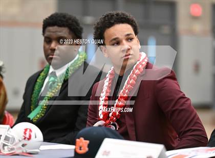 Thumbnail 2 in Mater Dei Signing Day photogallery.