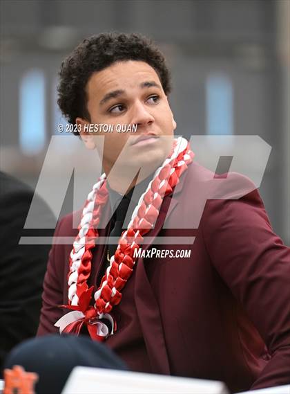 Thumbnail 1 in Mater Dei Signing Day photogallery.