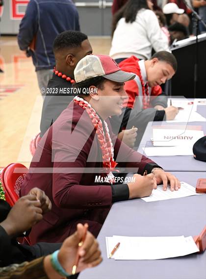 Thumbnail 1 in Mater Dei Signing Day photogallery.