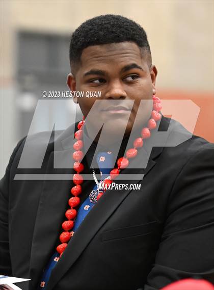 Thumbnail 2 in Mater Dei Signing Day photogallery.