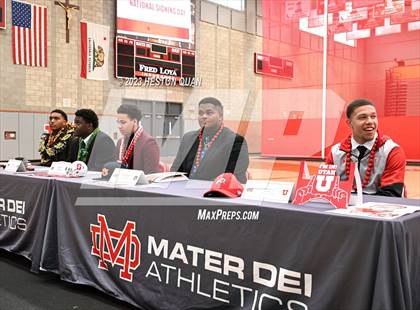 Thumbnail 1 in Mater Dei Signing Day photogallery.