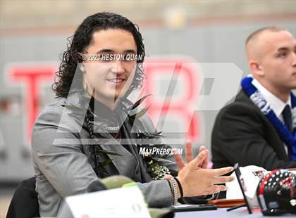Thumbnail 3 in Mater Dei Signing Day photogallery.