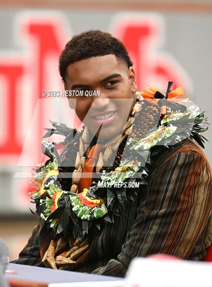 Thumbnail 3 in Mater Dei Signing Day photogallery.