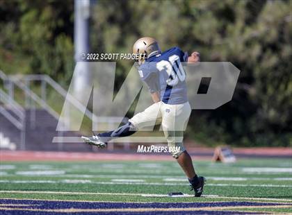 Thumbnail 1 in Mater Dei Catholic vs Carlsbad photogallery.