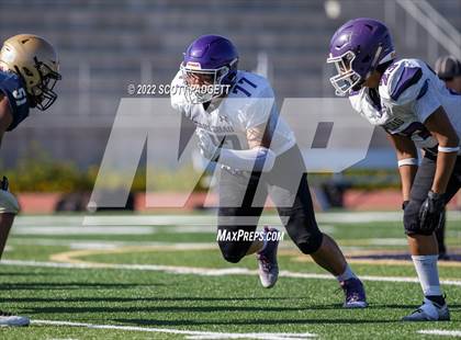 Thumbnail 3 in Mater Dei Catholic vs Carlsbad photogallery.
