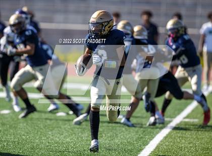 Thumbnail 2 in Mater Dei Catholic vs Carlsbad photogallery.