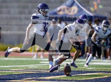Thumbnail 2 in Mater Dei Catholic vs Carlsbad photogallery.