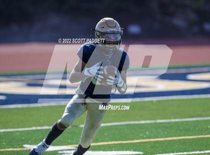 Thumbnail 3 in Mater Dei Catholic vs Carlsbad photogallery.