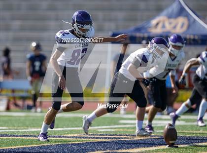 Thumbnail 1 in Mater Dei Catholic vs Carlsbad photogallery.
