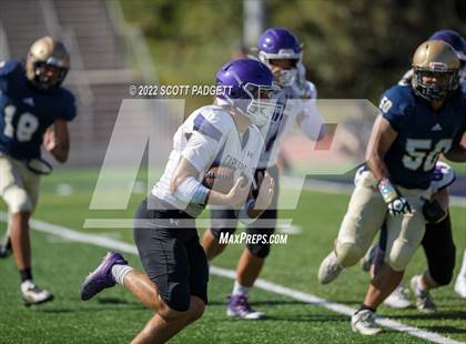 Thumbnail 2 in Mater Dei Catholic vs Carlsbad photogallery.