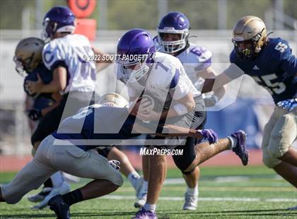 Thumbnail 1 in Mater Dei Catholic vs Carlsbad photogallery.