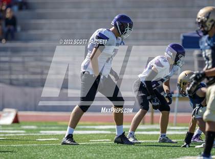 Thumbnail 3 in Mater Dei Catholic vs Carlsbad photogallery.