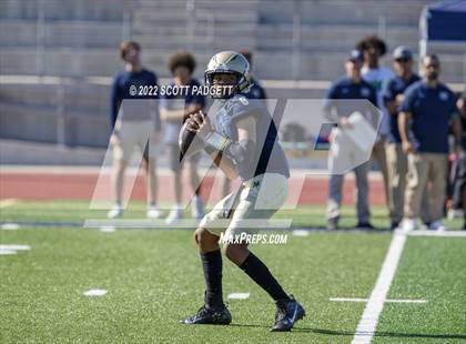 Thumbnail 3 in Mater Dei Catholic vs Carlsbad photogallery.