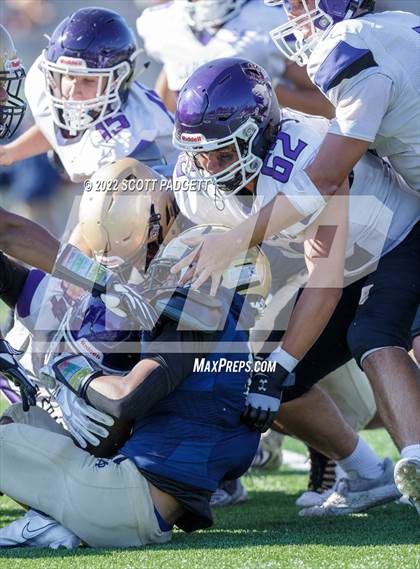 Thumbnail 3 in Mater Dei Catholic vs Carlsbad photogallery.