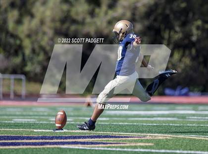 Thumbnail 2 in Mater Dei Catholic vs Carlsbad photogallery.