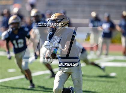 Thumbnail 1 in Mater Dei Catholic vs Carlsbad photogallery.