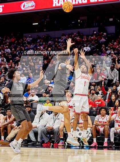 Thumbnail 3 in Sierra Canyon vs Lincoln (CIF State D1 Final) photogallery.
