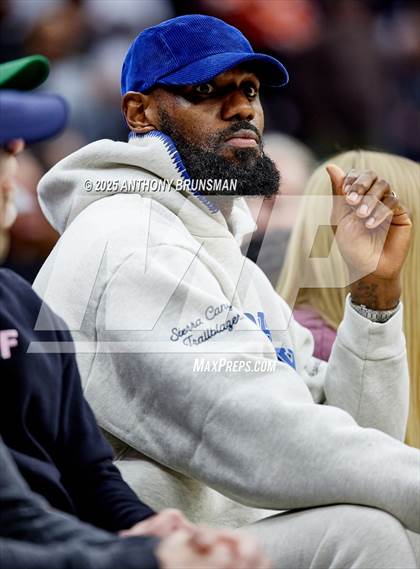 Thumbnail 2 in Sierra Canyon vs Lincoln (CIF State D1 Final) photogallery.