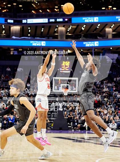 Thumbnail 3 in Sierra Canyon vs Lincoln (CIF State D1 Final) photogallery.