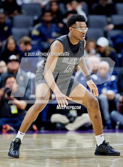 Thumbnail 3 in Sierra Canyon vs Lincoln (CIF State D1 Final) photogallery.
