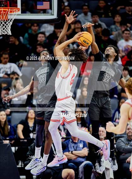 Thumbnail 3 in Sierra Canyon vs Lincoln (CIF State D1 Final) photogallery.