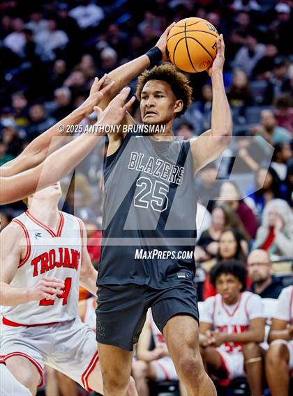 Thumbnail 3 in Sierra Canyon vs Lincoln (CIF State D1 Final) photogallery.