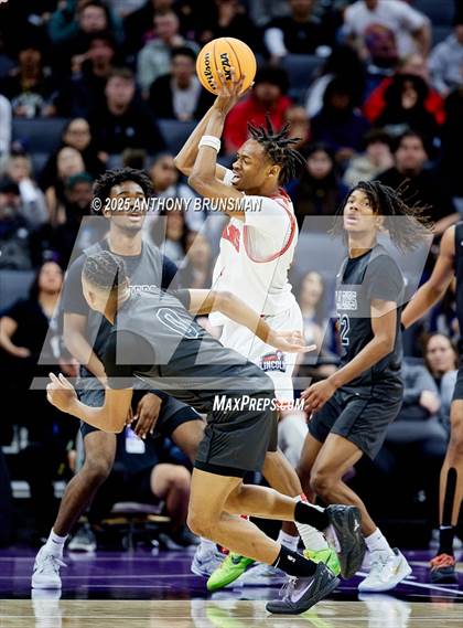 Thumbnail 3 in Sierra Canyon vs Lincoln (CIF State D1 Final) photogallery.