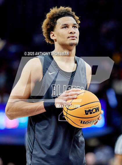 Thumbnail 2 in Sierra Canyon vs Lincoln (CIF State D1 Final) photogallery.