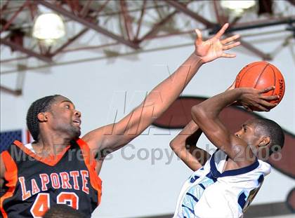 Thumbnail 3 in Alief Elsik vs. La Porte (McDonald's Texas Invitational) photogallery.
