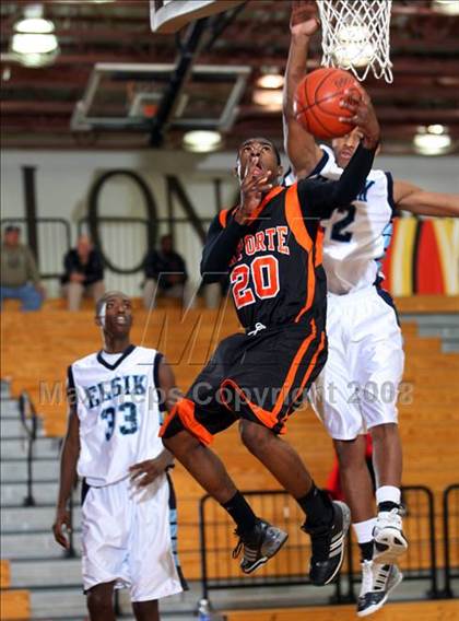 Thumbnail 2 in Alief Elsik vs. La Porte (McDonald's Texas Invitational) photogallery.
