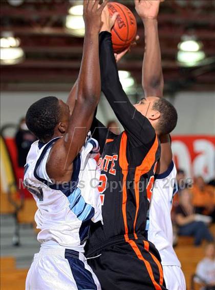 Thumbnail 2 in Alief Elsik vs. La Porte (McDonald's Texas Invitational) photogallery.