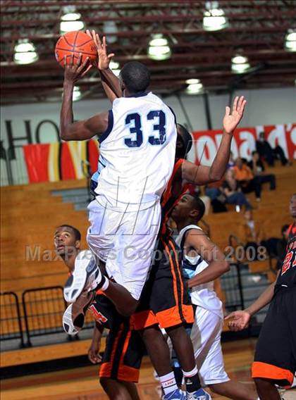 Thumbnail 3 in Alief Elsik vs. La Porte (McDonald's Texas Invitational) photogallery.