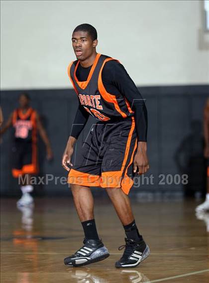Thumbnail 3 in Alief Elsik vs. La Porte (McDonald's Texas Invitational) photogallery.