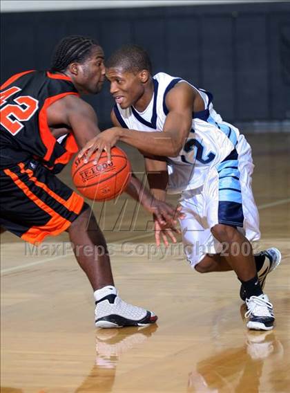 Thumbnail 1 in Alief Elsik vs. La Porte (McDonald's Texas Invitational) photogallery.