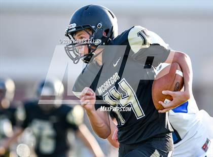 Thumbnail 2 in McGregor vs. Bosqueville photogallery.