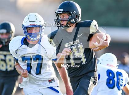 Thumbnail 1 in McGregor vs. Bosqueville photogallery.