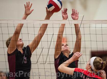 Thumbnail 3 in Farmington vs. E.O. Smith (CIAC Class L Quarterfinal) photogallery.