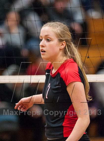 Thumbnail 3 in Farmington vs. E.O. Smith (CIAC Class L Quarterfinal) photogallery.