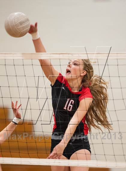 Thumbnail 2 in Farmington vs. E.O. Smith (CIAC Class L Quarterfinal) photogallery.