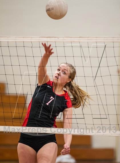 Thumbnail 1 in Farmington vs. E.O. Smith (CIAC Class L Quarterfinal) photogallery.