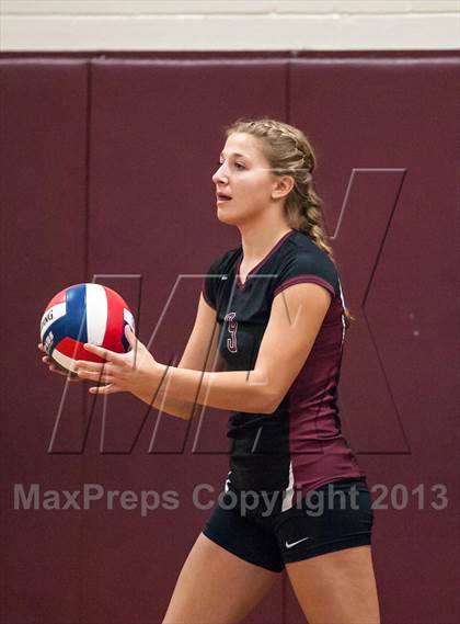 Thumbnail 2 in Farmington vs. E.O. Smith (CIAC Class L Quarterfinal) photogallery.