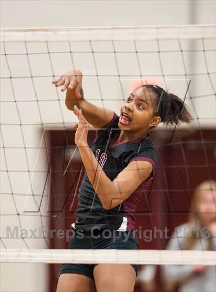 Thumbnail 3 in Farmington vs. E.O. Smith (CIAC Class L Quarterfinal) photogallery.