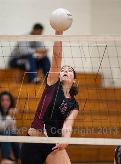Thumbnail 1 in Farmington vs. E.O. Smith (CIAC Class L Quarterfinal) photogallery.
