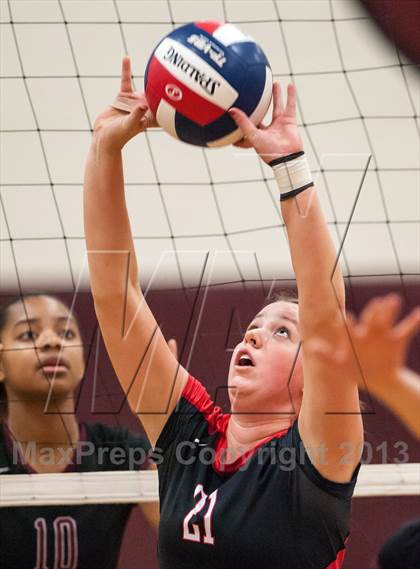 Thumbnail 1 in Farmington vs. E.O. Smith (CIAC Class L Quarterfinal) photogallery.
