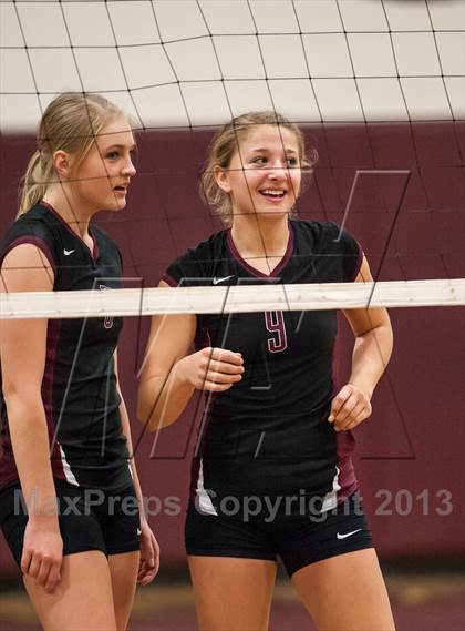 Thumbnail 3 in Farmington vs. E.O. Smith (CIAC Class L Quarterfinal) photogallery.
